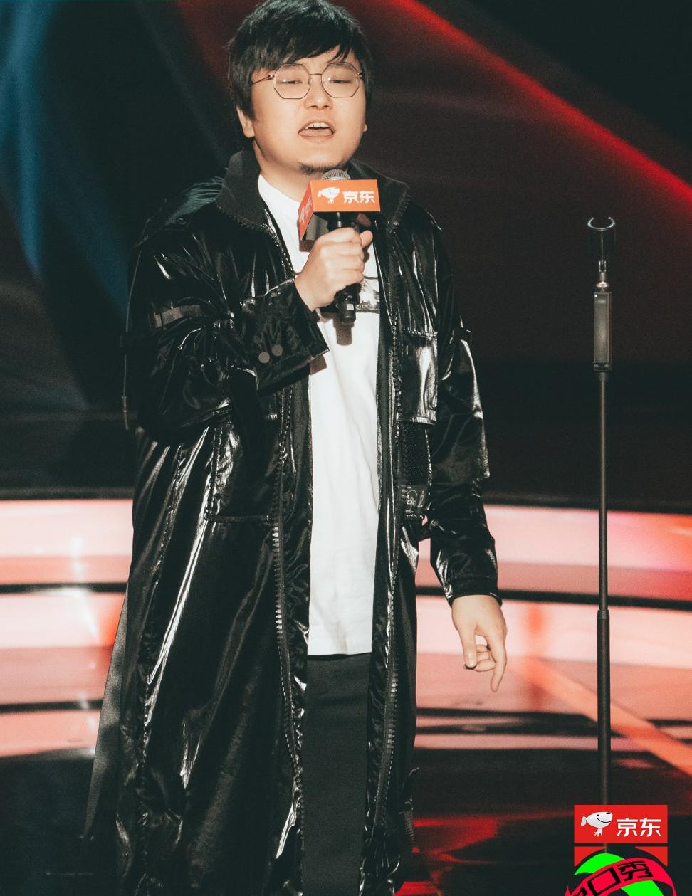 《脱口秀反跨年》不走寻常路,因"有态度"成年轻人话题制造机