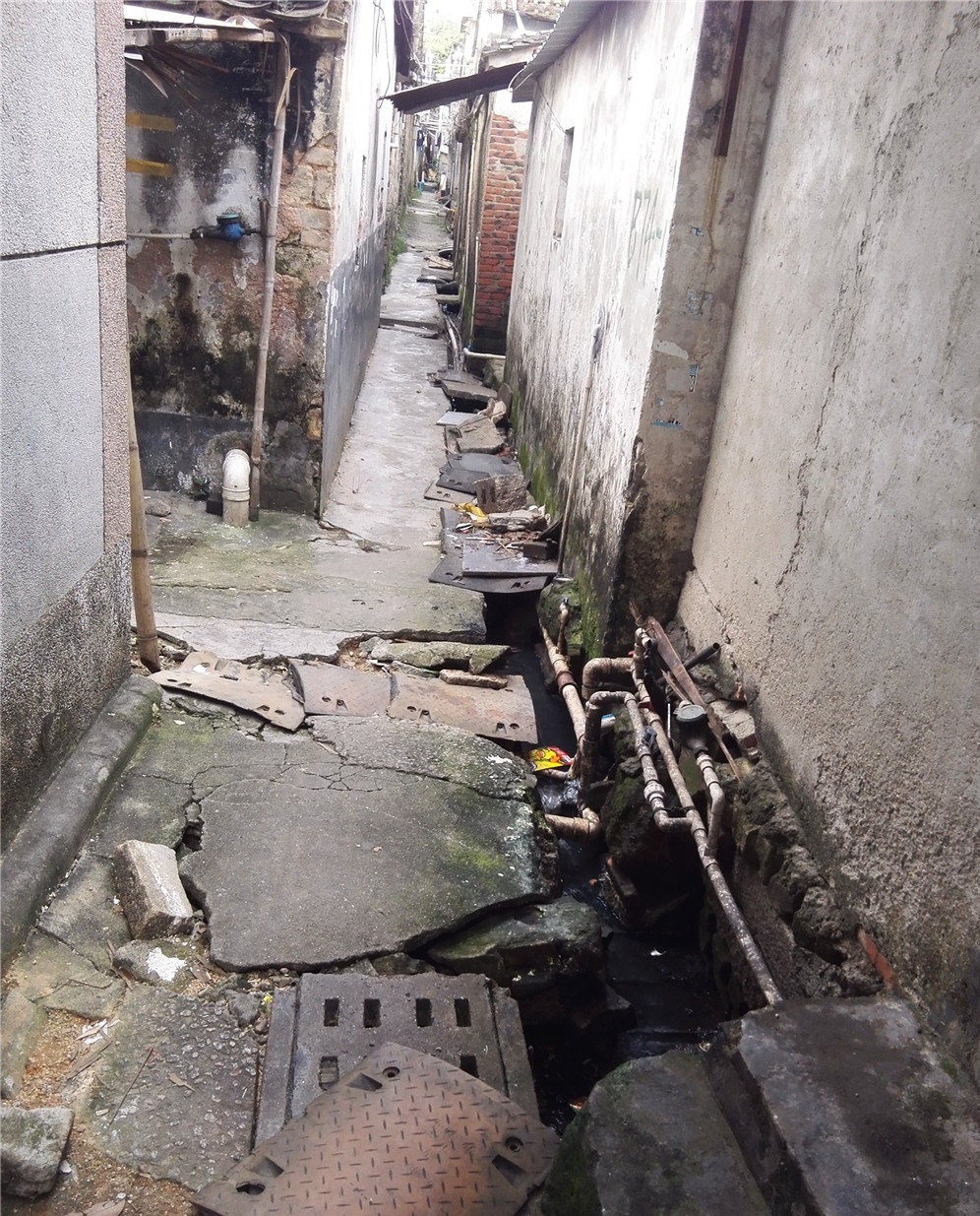 清湖老村的低矮破旧瓦房,深圳本地人会住这样的房子吗