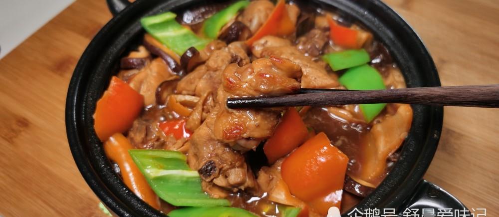 鸡腿这样做太香了和香菇放砂锅里炖回味无穷汤汁都不想剩