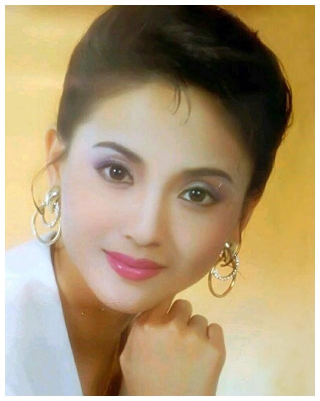 最美小白菜陶慧敏跟前夫离婚10年后遇周迅老师今54岁惹人羡