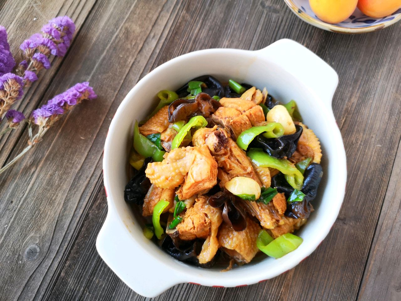 一把木耳,半只鸡肉,炖出来一份好吃的炖菜,大人孩子都喜欢_高清图集