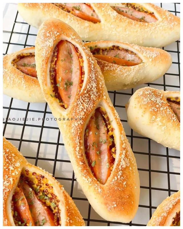 爆汁德式香肠面包