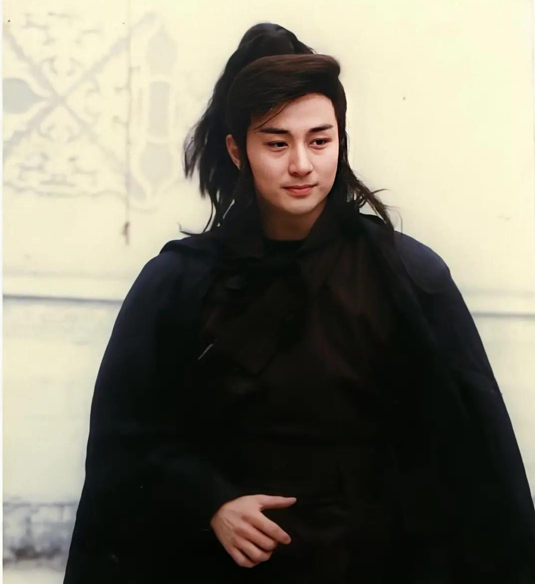 资深男星吴岱融分享视频罕见晒出全家福并表白妻儿