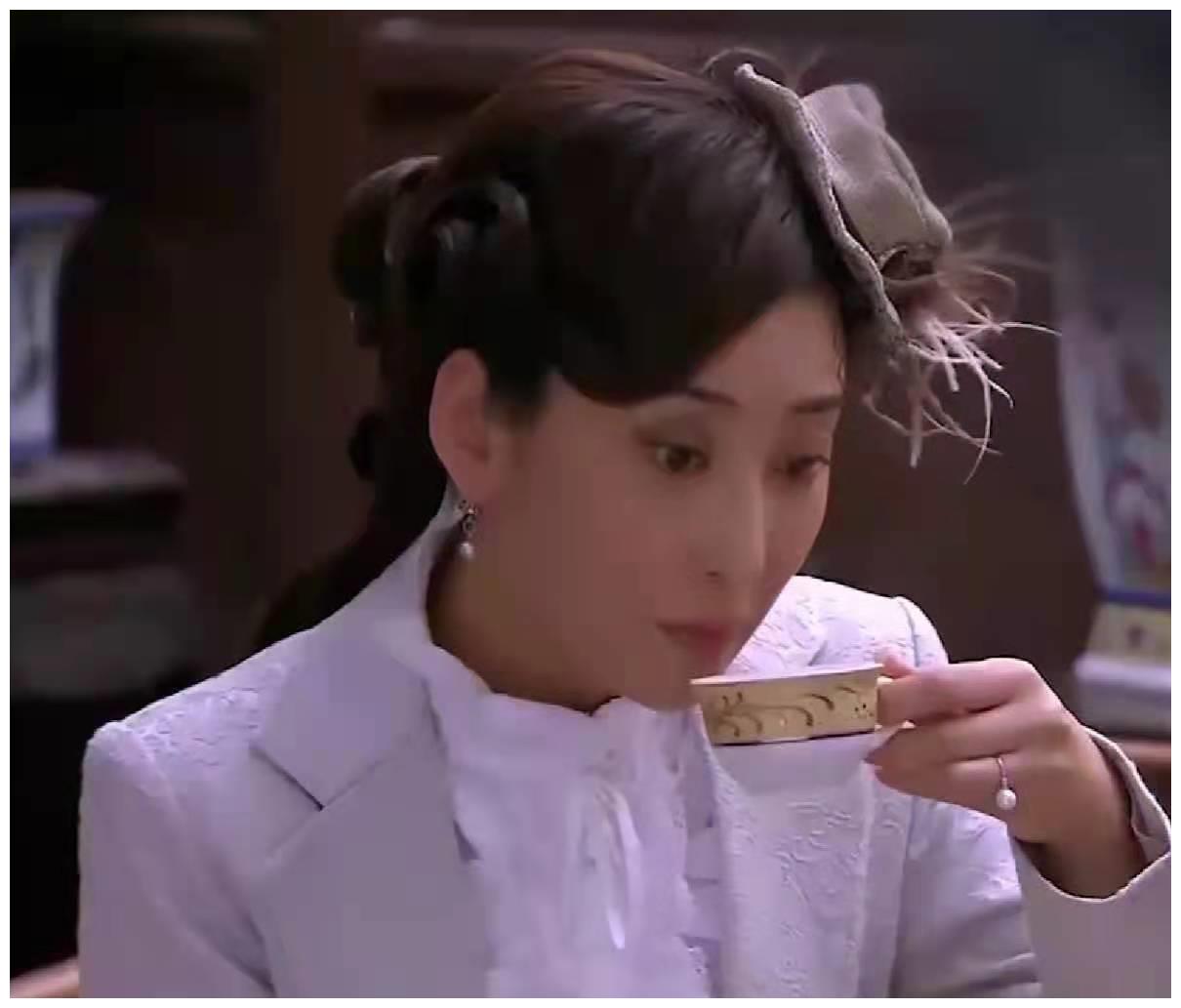 《灵魂摆渡2》《灵魂摆渡3》中是女一号4 肖 茵铁梨花中梁牛旦的扮演