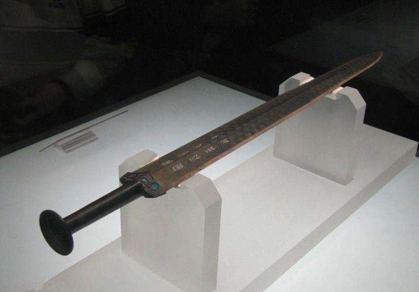 湛泸剑那么厉害,为啥没传下来?这把出土古剑,锋利程度不次湛泸