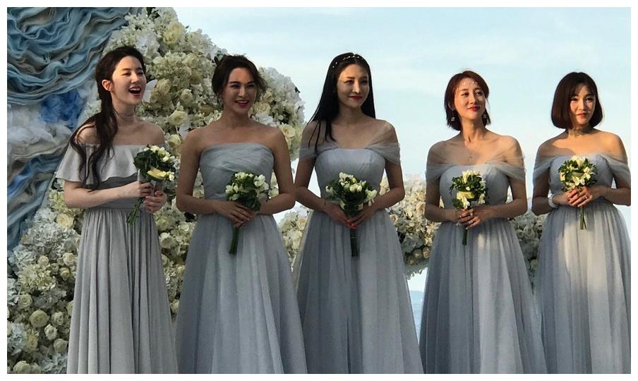 女明星当伴娘:刘亦菲一如既往的仙气,倪妮礼服廉价,郑爽太灵了