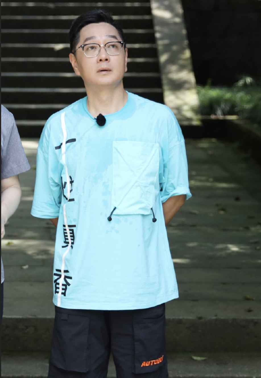 张绍刚晒27年前旧照,年轻帅气却撞脸肖央?如今苍老形象反差大