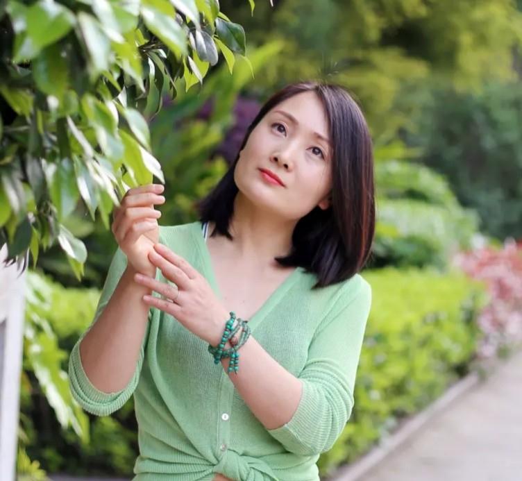 38岁女人婚内出轨男同事动性总会先动情