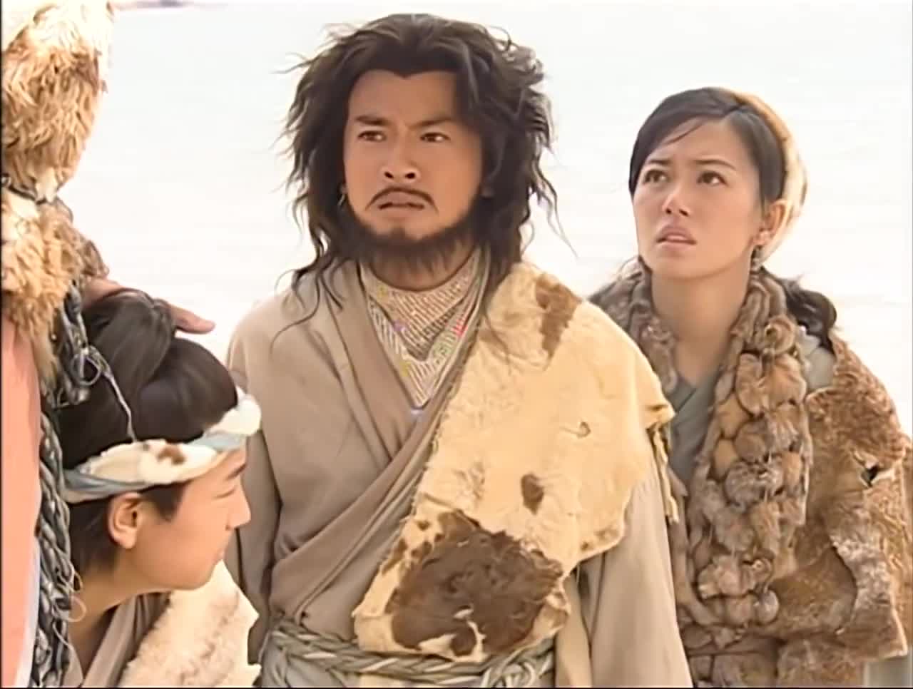 张无忌一家离开荒岛,拜别谢逊,谢逊的身影真是让人心酸