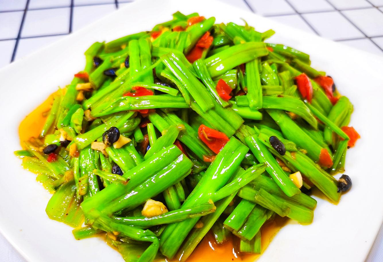 豆豉剁椒炒空心菜梗子最普通的菜最普通的做法却美味依旧