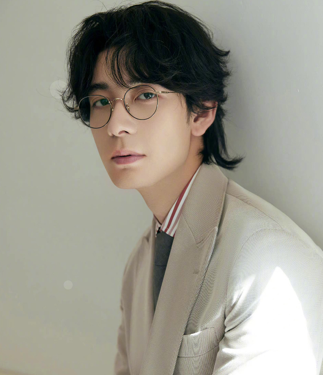 戴上眼镜更迷人的男明星们,超帅的眼镜杀来袭_高清图集_新浪网