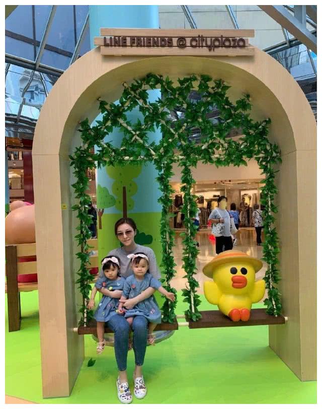 瘦脸仪排行榜_熊黛林2岁女儿拿她瘦脸仪美容,有模有样超臭美,惹得她哭笑不得(2)