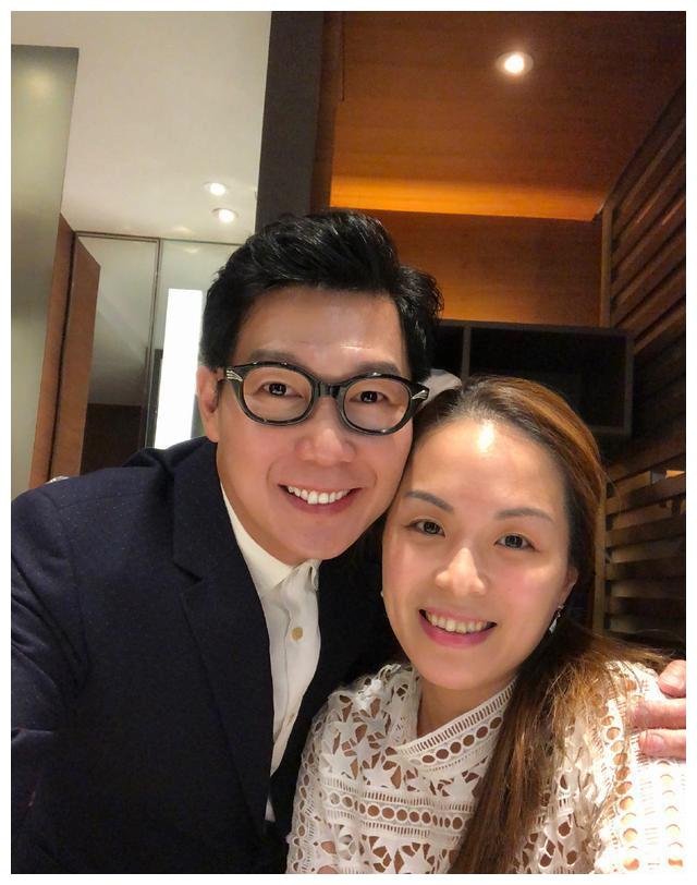 品冠感性发文为女儿庆生儿子比女儿颜值高不红也能住超大豪宅