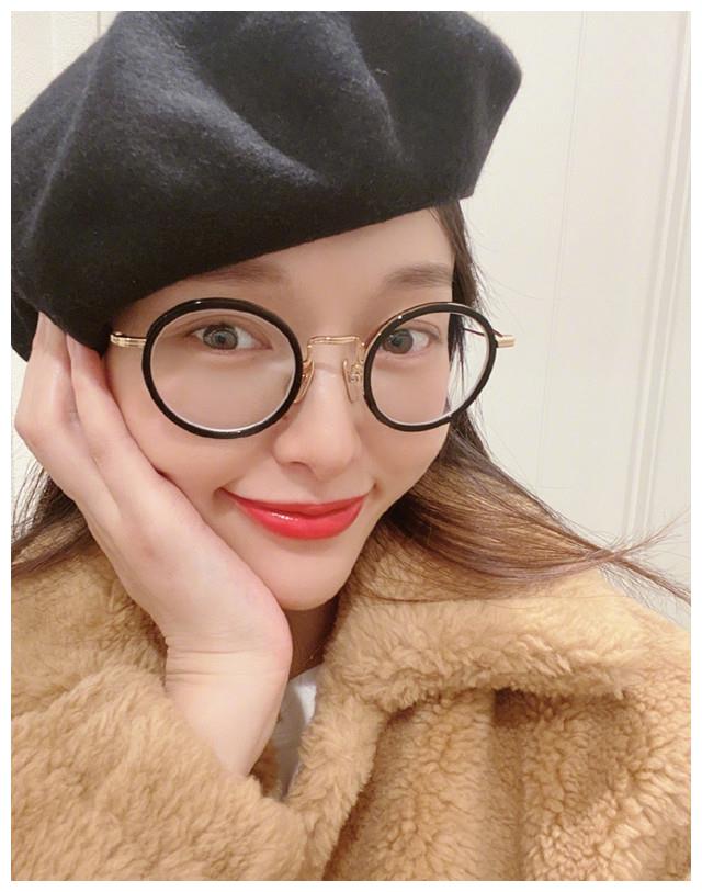 唐嫣十八岁选秀照片曝光,笑容甜美,穿着性感大长腿吸睛