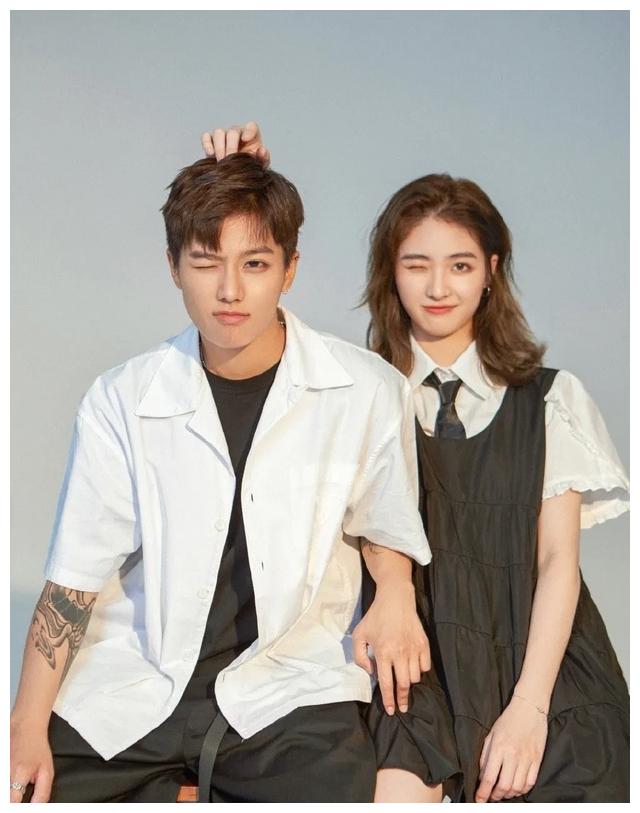 颤抖的心,颤抖的手,艰难告诉大家这个消息——max和犬角夫恋爱了!