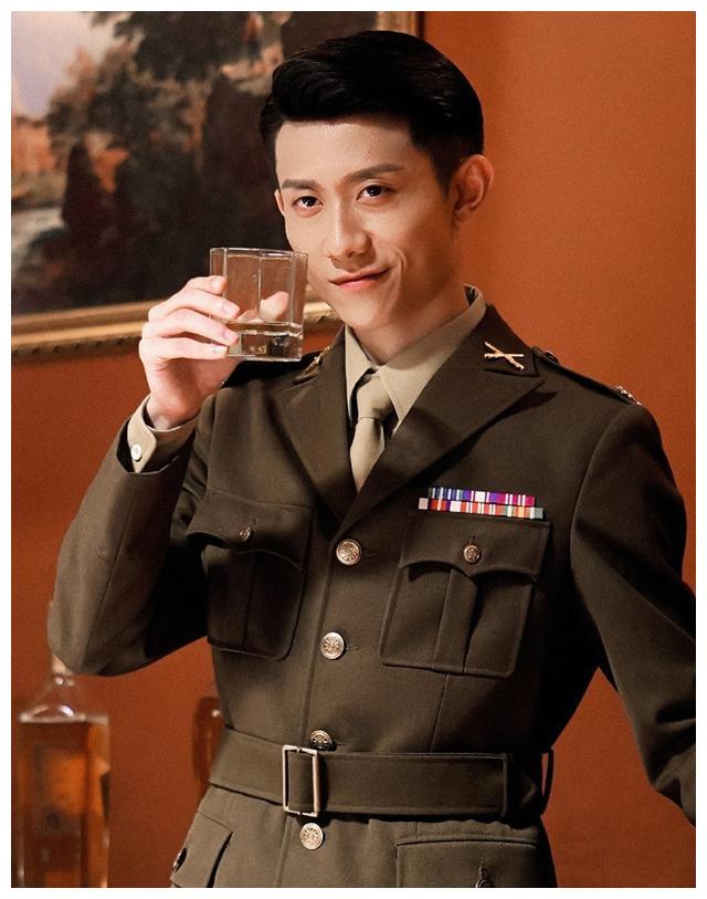 张一山的剧本是刘星安排的?穿军装还妄想染头!网友:就属你皮