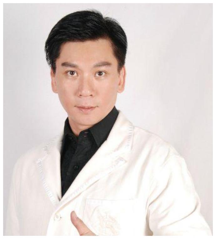 戏里人渣戏外渣男,曾脚踏4只船抛弃惠英红,今年过50又娶娇妻|黄子扬