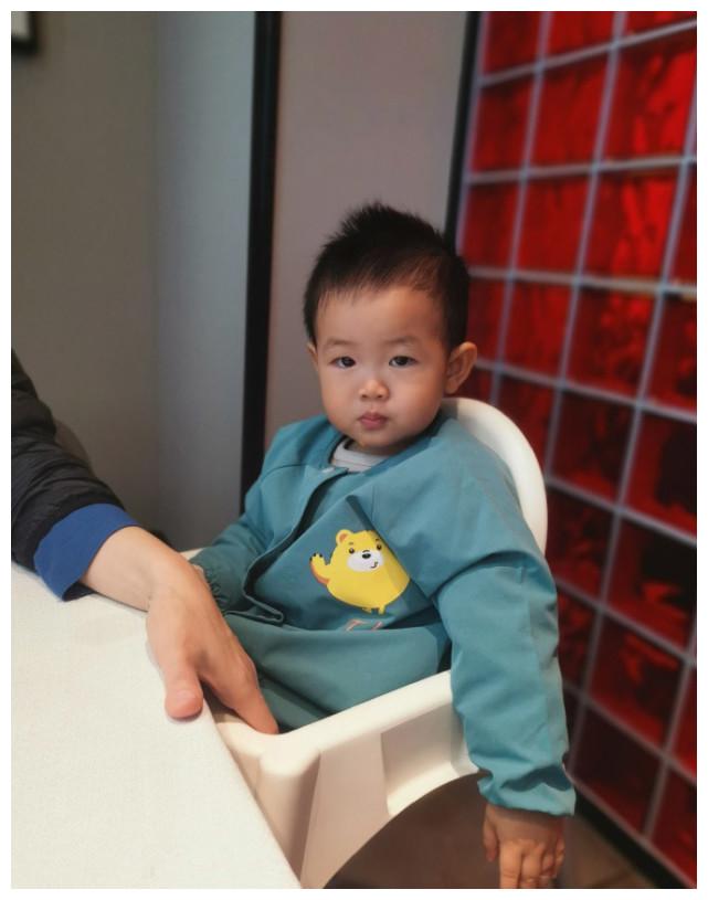 2015年2月12日李艾的经纪人男友张徐宁向她求婚成功,一个月后俩人低调