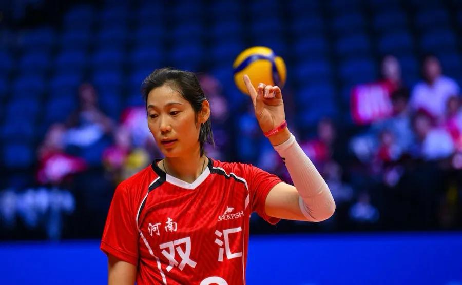 最后一届全运：刁琳宇拥抱丁霞，朱婷关爱师妹，王云蕗笑着告别