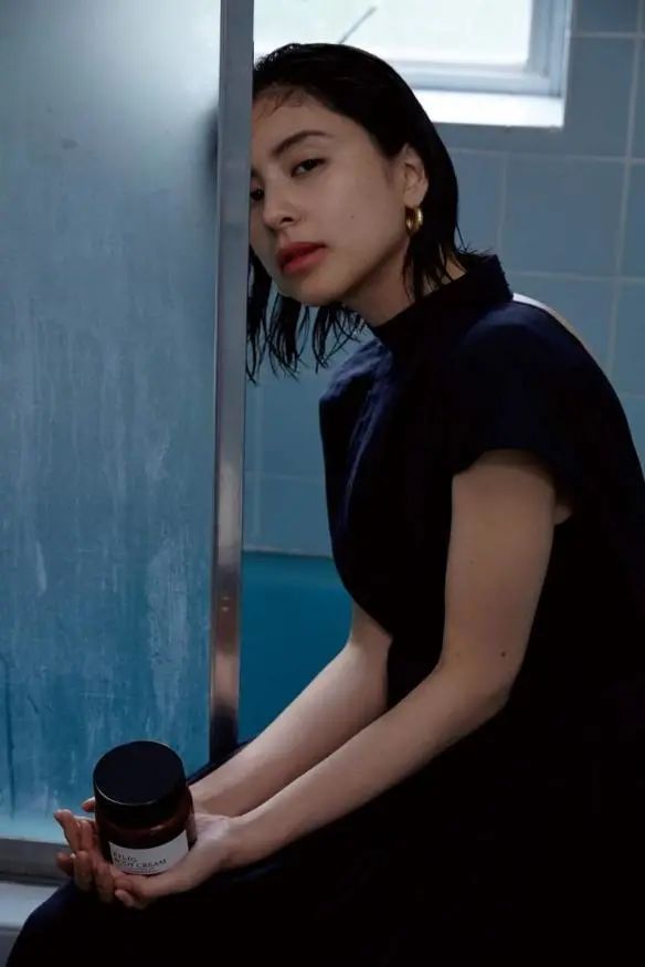 这对日本爱豆毁三观,弟弟与人妻跨国约会被抓,姐姐更是令人发指|白滨