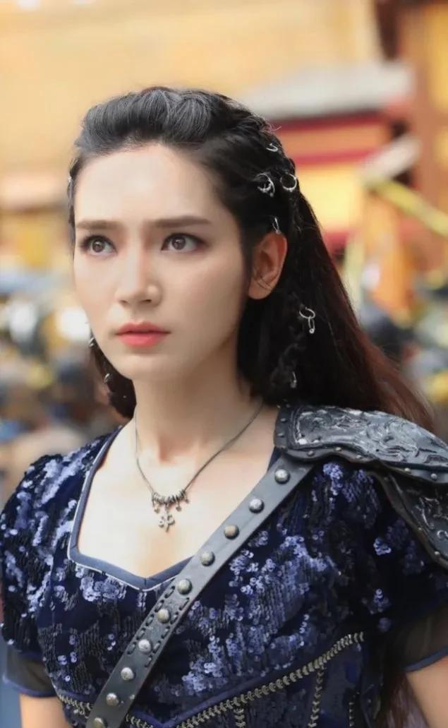 暴风眼主演代斯一个新疆美丽姑娘