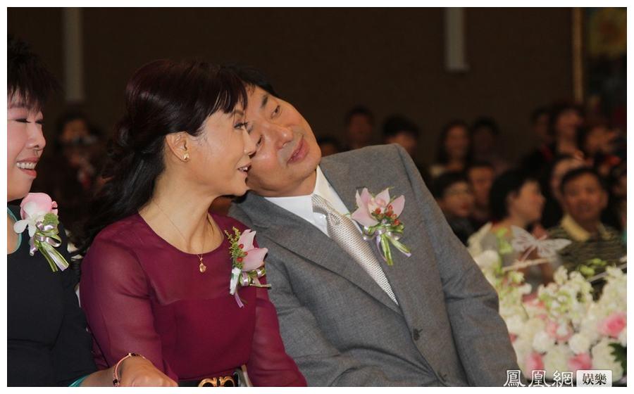 刚开始的时候,宛萍只是把他当自己的师弟,后来时间长了,确实不得不被