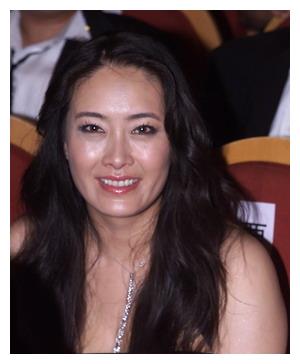 同居八年仍不娶,贾妮转身嫁给前男友兄弟,"报复手段"真解恨