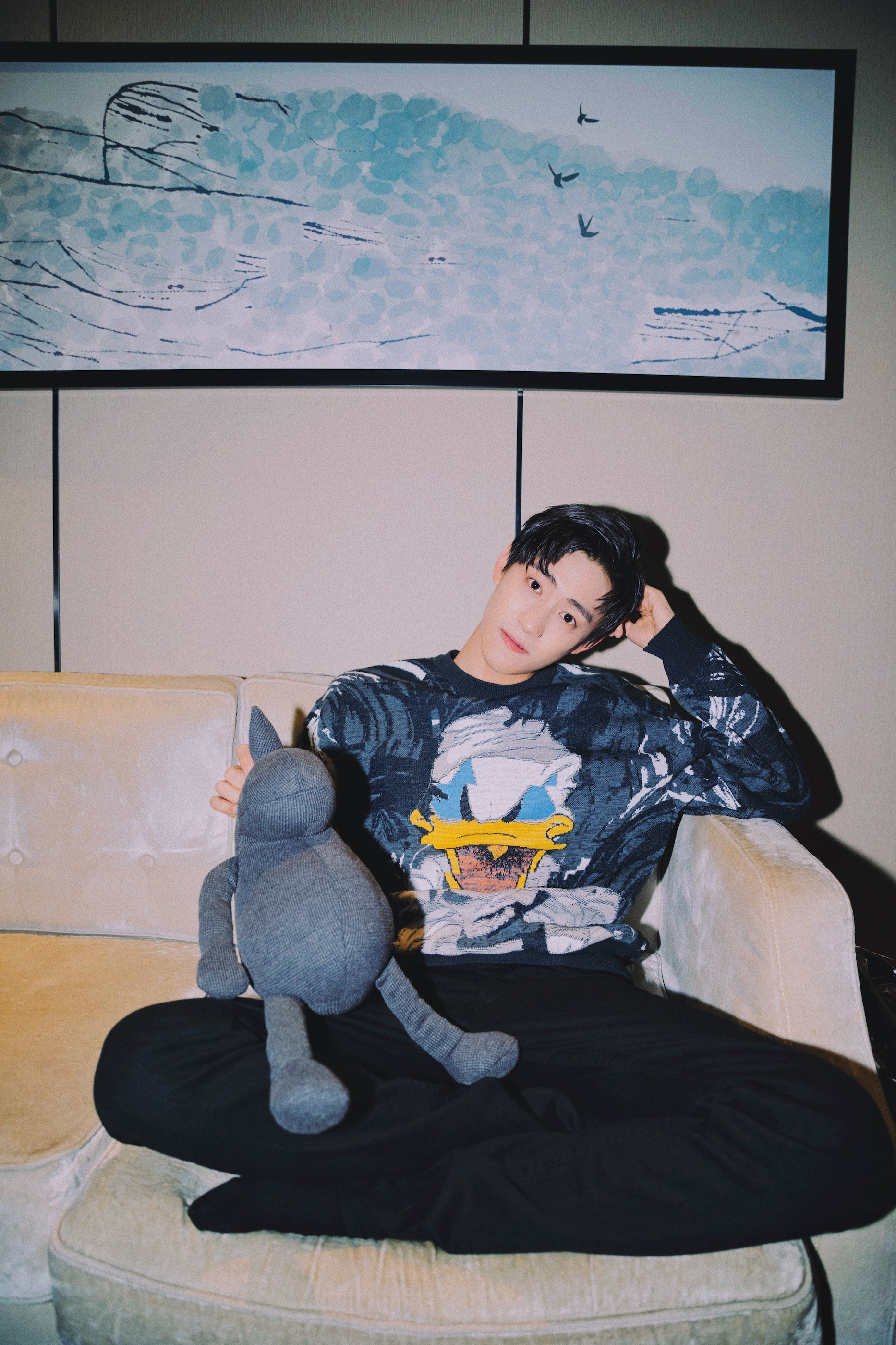 晏紫东冬日写真来袭 自在随性风格百变