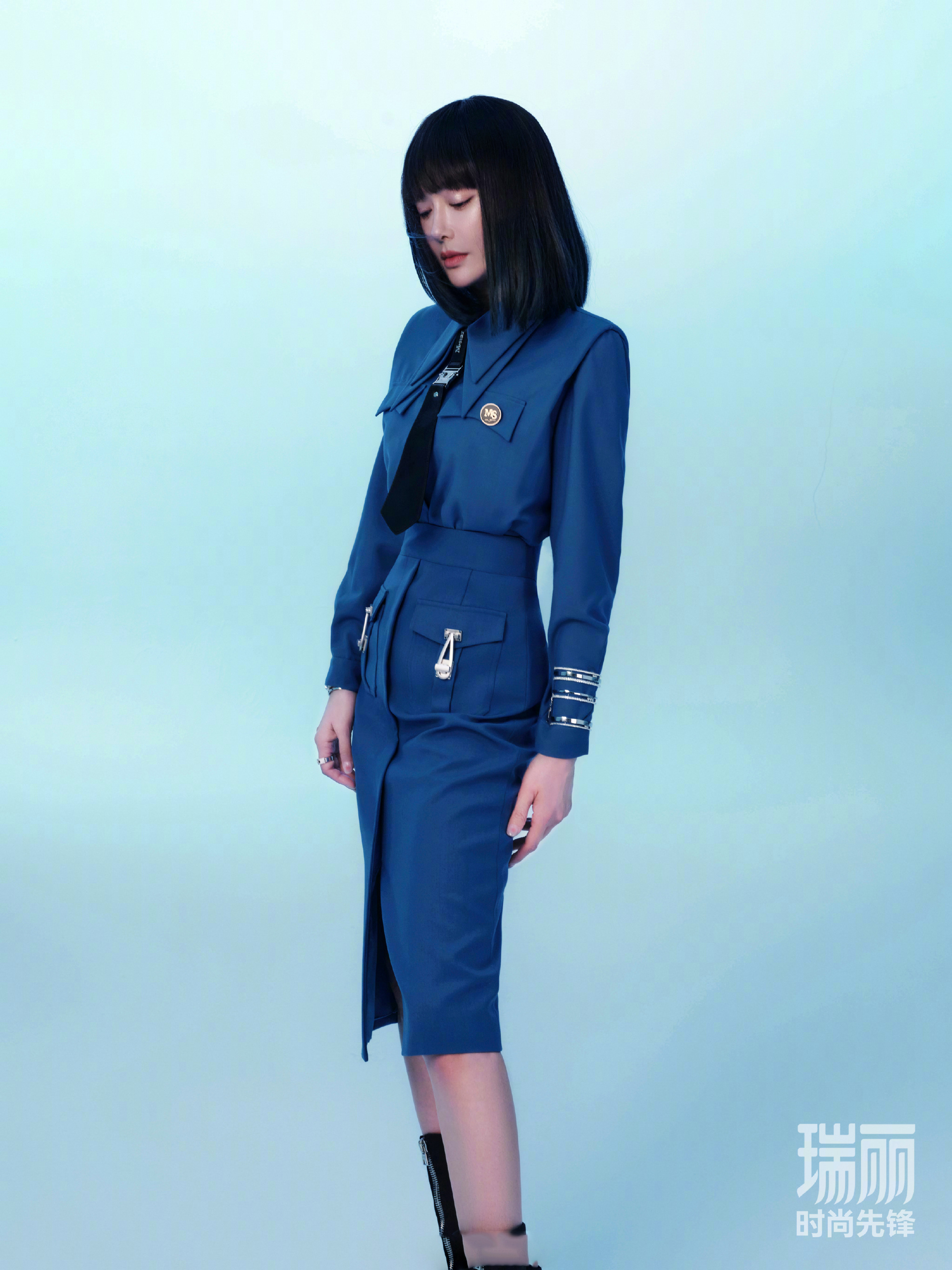 秦岚登上瑞丽时尚先锋6月封面她以一头黑色短发酷飒出镜