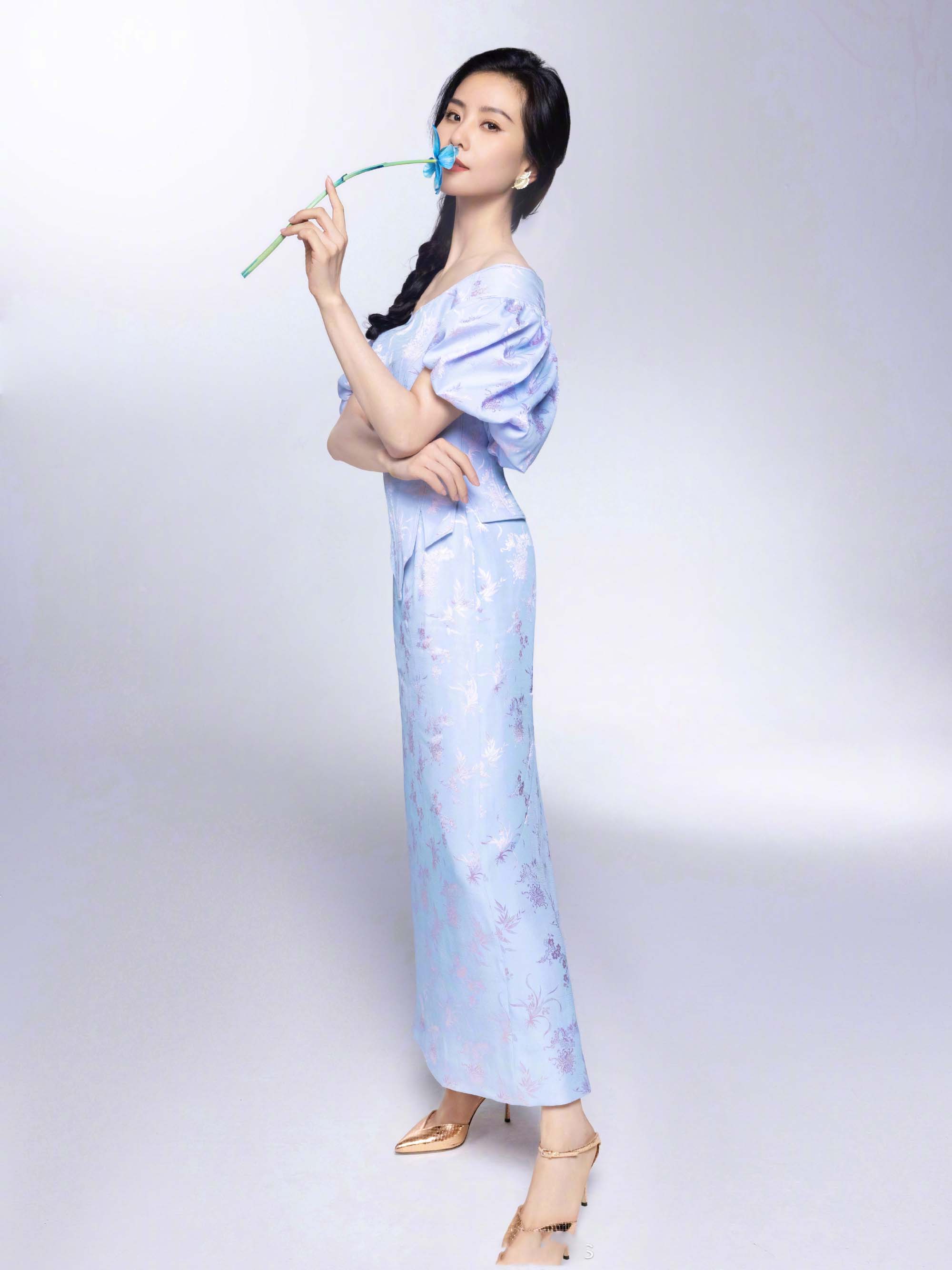 刘诗诗身着m essential 沁蓝提花织锦新中式轻礼服_高清图集_新浪网