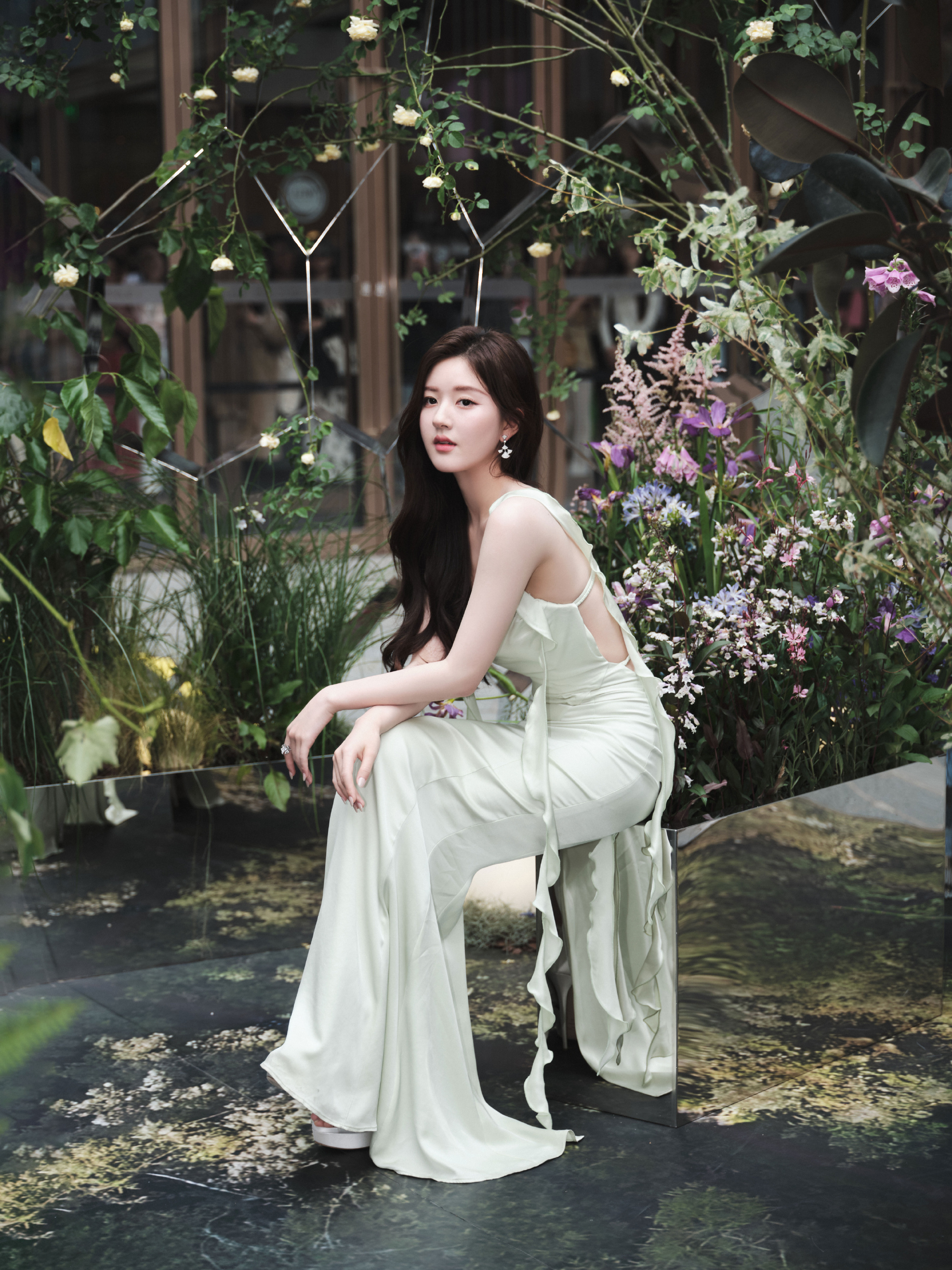 有谁还没有看过一身绿裙的赵露思