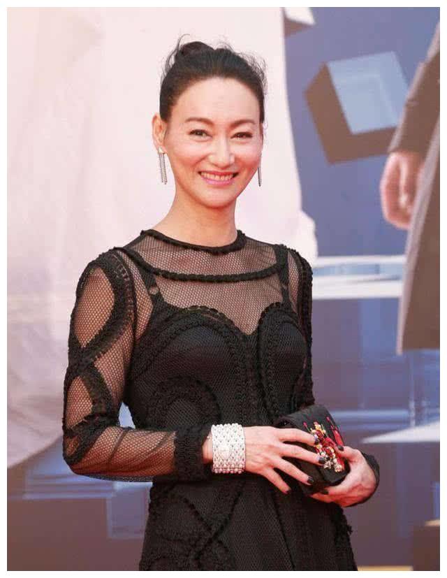 她3岁在街边乞讨,22岁爆红却患上抑郁症,如今逆袭成影后!