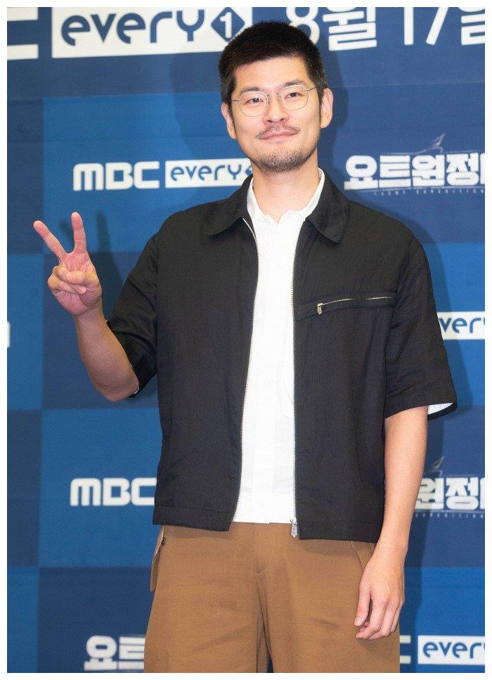 首尔举行,晋久,崔始源,张基河, 宋浩俊,金承镇(音)和mc李郁斌(音)出席