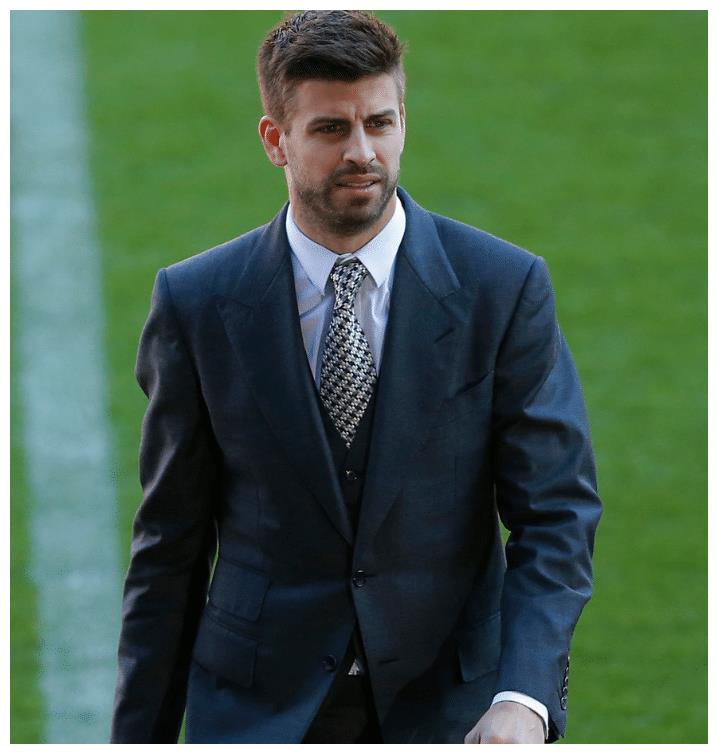 像皮克,他的能力同样不及以往,并且经常出现在商业活动中,皮克的心思