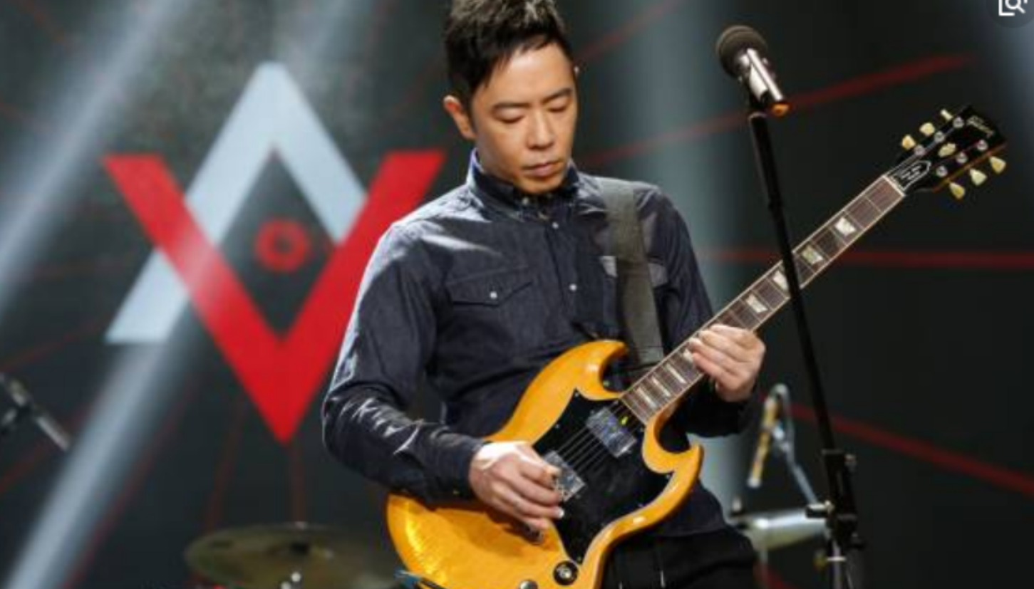 模仿黄家驹最像的人一开嗓果真一模一样观众听得潸然泪下