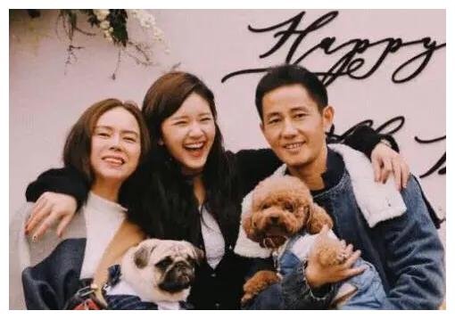 赵露思一家拯救了银河系,生日会何炅主持,爸爸像体育系男友!