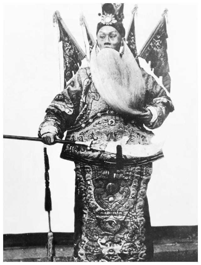 老照片:"票友"慈禧太后看过的京剧,图1谭鑫培给慈禧唱定军山