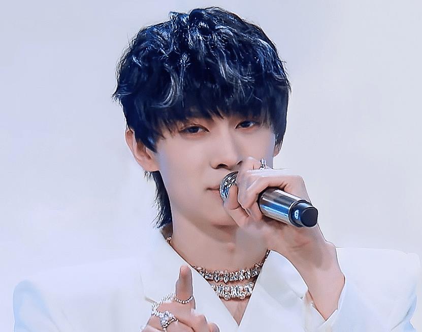 梁森戴假发引热议逐渐沦为后宫一员油腻程度不忍直视