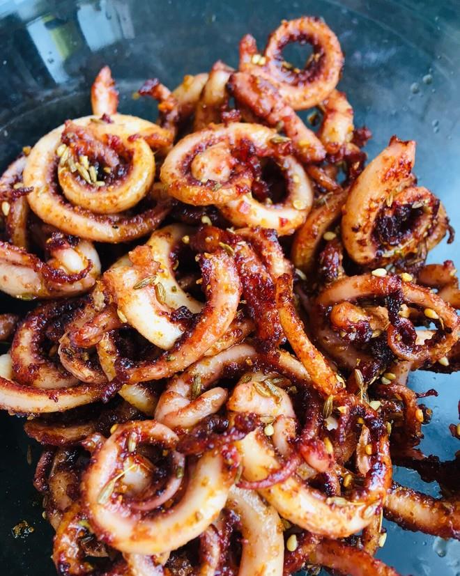 用铁板鱿鱼的创意来做香辣鱿鱼须口感味道都很好做法值得一试