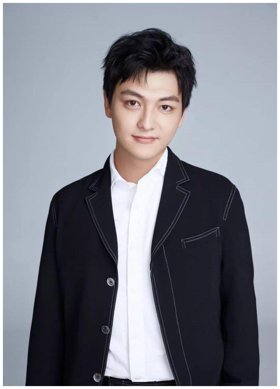 演了这么多电视剧都没红,剧抛脸张晓谦,演技扎实离走红不远了