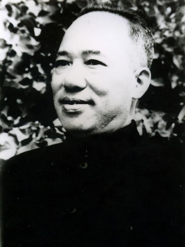 手帕掩饰,带着大将机智通过哨卡,他后来当过主席办公室主任|李卓然|萧劲光|手帕_新浪新闻