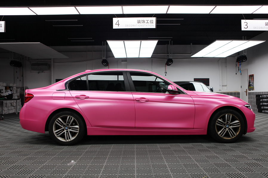 宝马3系改色电光粉她追求的就是与众不同