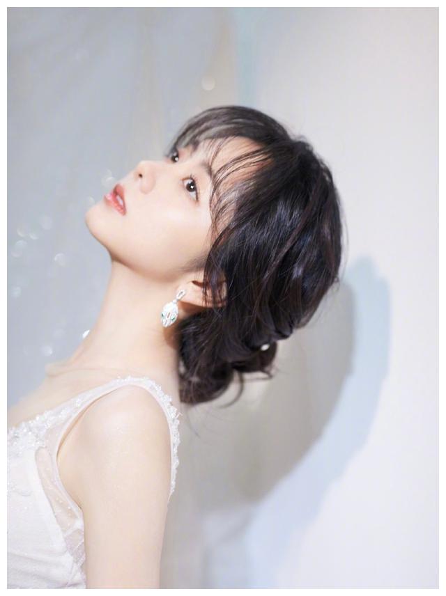 "侧颜"比正脸还美腻的25位女明星,你都能get到是谁吗?