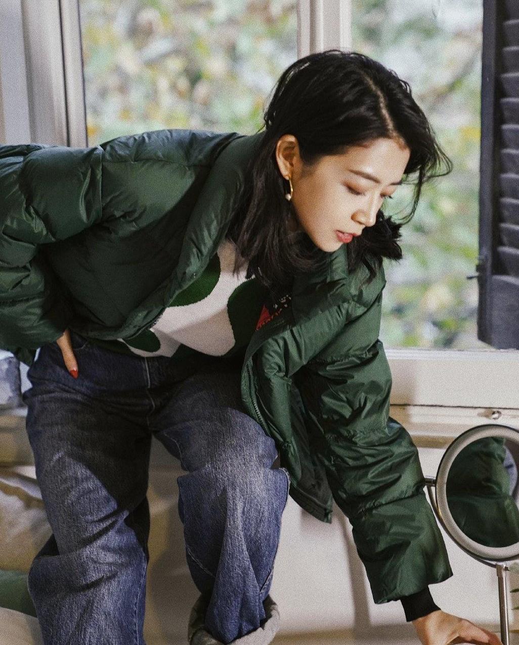 羽绒服不要配打底裤,过时了!学三木这样穿,时髦又保暖