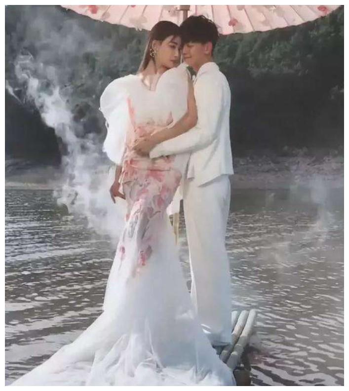 任嘉伦的婚纱照图片