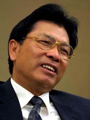 美的老板在家被劫持,嫌疑人犯了什么罪行?会怎么判?