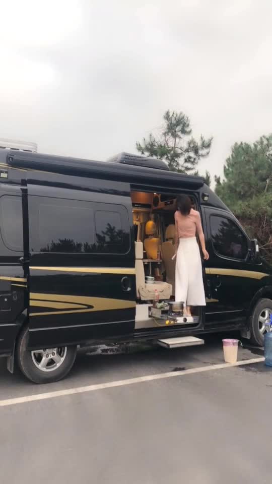 隆房车自驾游_(春节房车自驾游攻略)