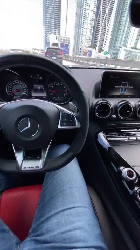 奔驰amggts坐进它的驾驶位就知道超跑和它的区别