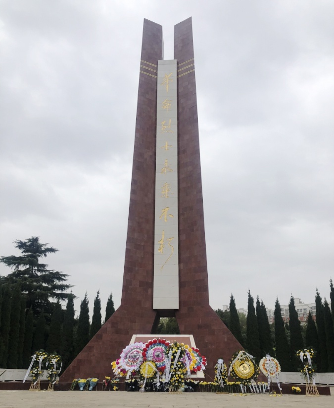 清明祭英烈 洛阳五洲商管开展祭扫活动