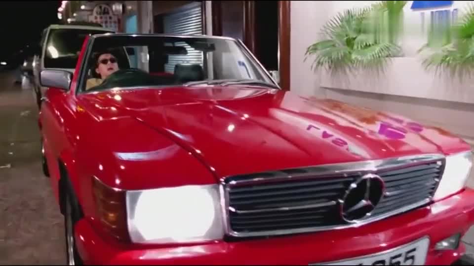 家有喜事:周星驰开大奔去追妹子,没行到星爷也有失败的时候